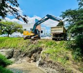 Saae-Sorocaba executa limpeza e manutenção preventiva de córrego no Jardim Leocádia